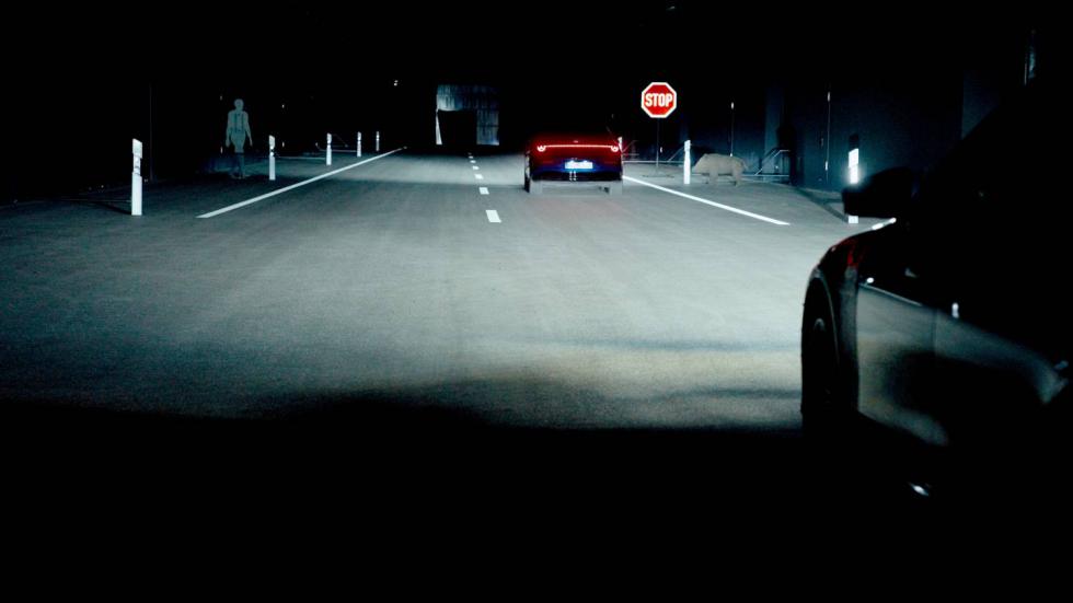 Mercedes: Εγκαίνια για το νέο κέντρο δοκιμών φωτισμού  
